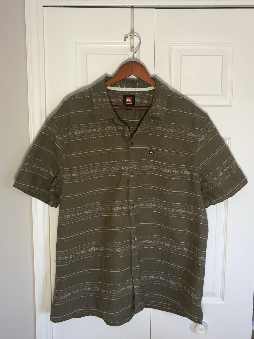 Quiksilver Men’s XXL Olive Green Short-Sleeve Aztec Striped Button-Down Shirt